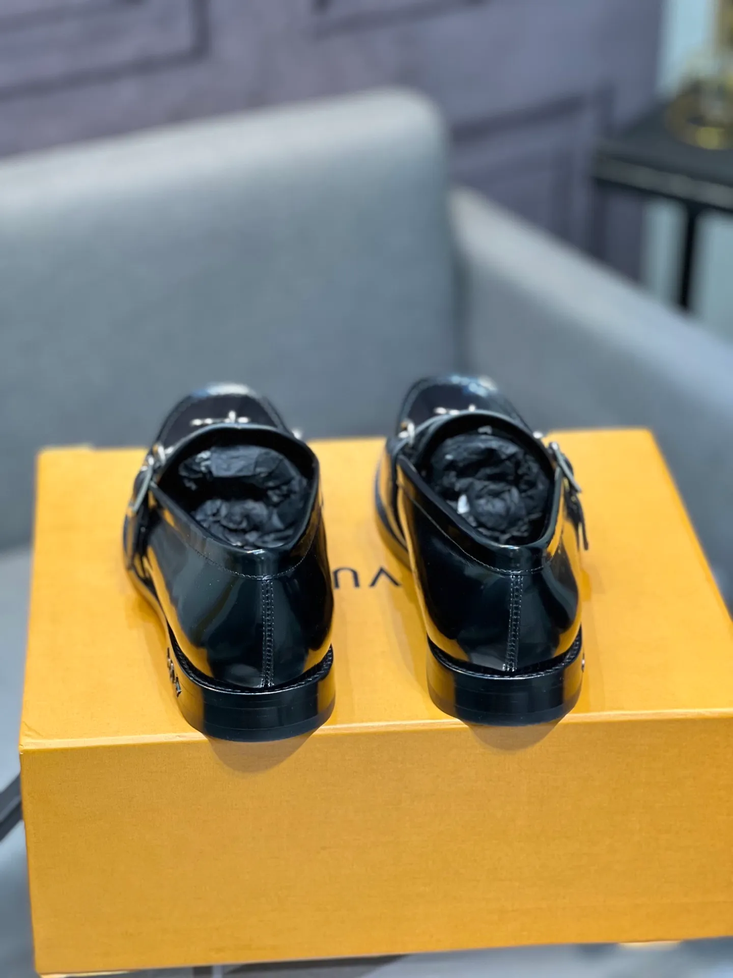 Men's shoes 💰960 LV top luxury brand, high-quality men's business formal leather shoes, imported genuine leather soles! Customized imported leather, the first layer of open-edge beaded lacquered cowhide, the texture is incomparable, the imported cowhide lining, high-end high-end shoes, don't miss it! size:39-44 (Male 38 45 46 customized)